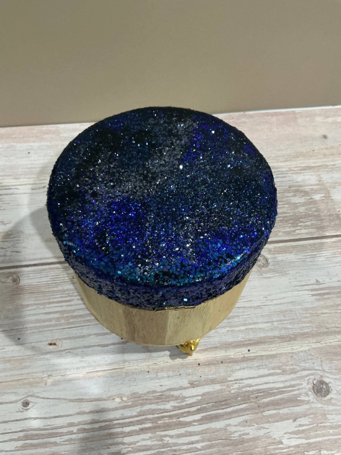 Round raised jewelry box - Caprice Customz LLC